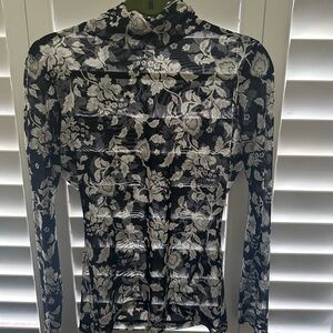 Whitehouse black market cute “turtle neck” size S